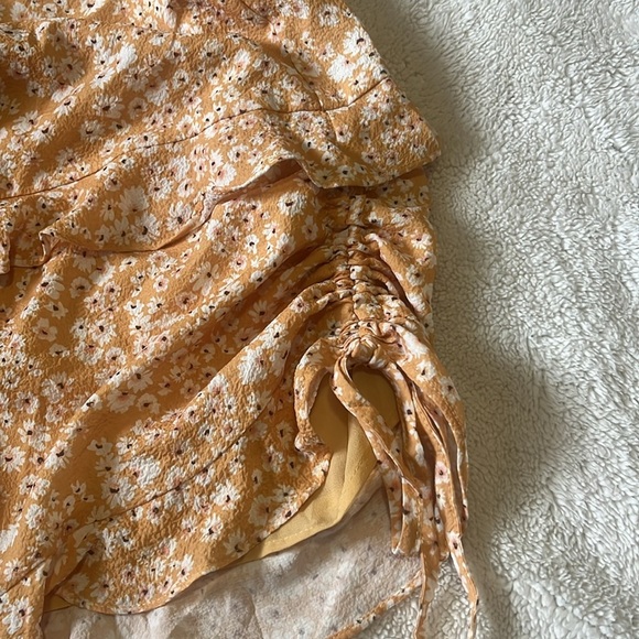 Princess Polly yellow floral mini skirt - Picture 3 of 3